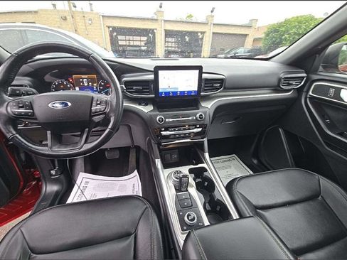 Used 2020 Ford Explorer XLT w/ Equipment Group 202A AWD/4WD image 9