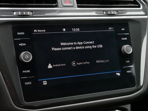 Certified 2022 Volkswagen Tiguan SE w/ Panoramic Sunroof Package image 22