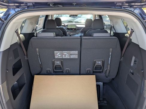 New 2026 Kia Carnival LX FWD image 25