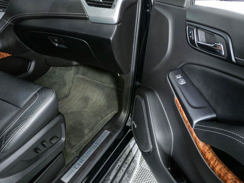 Used 2015 Chevrolet Suburban LTZ RWD image 24