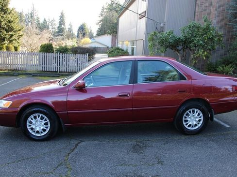 Used 1998 Toyota Camry LE image 12