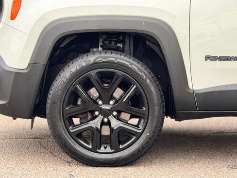 Used 2018 Jeep Renegade Altitude AWD/4WD image 11