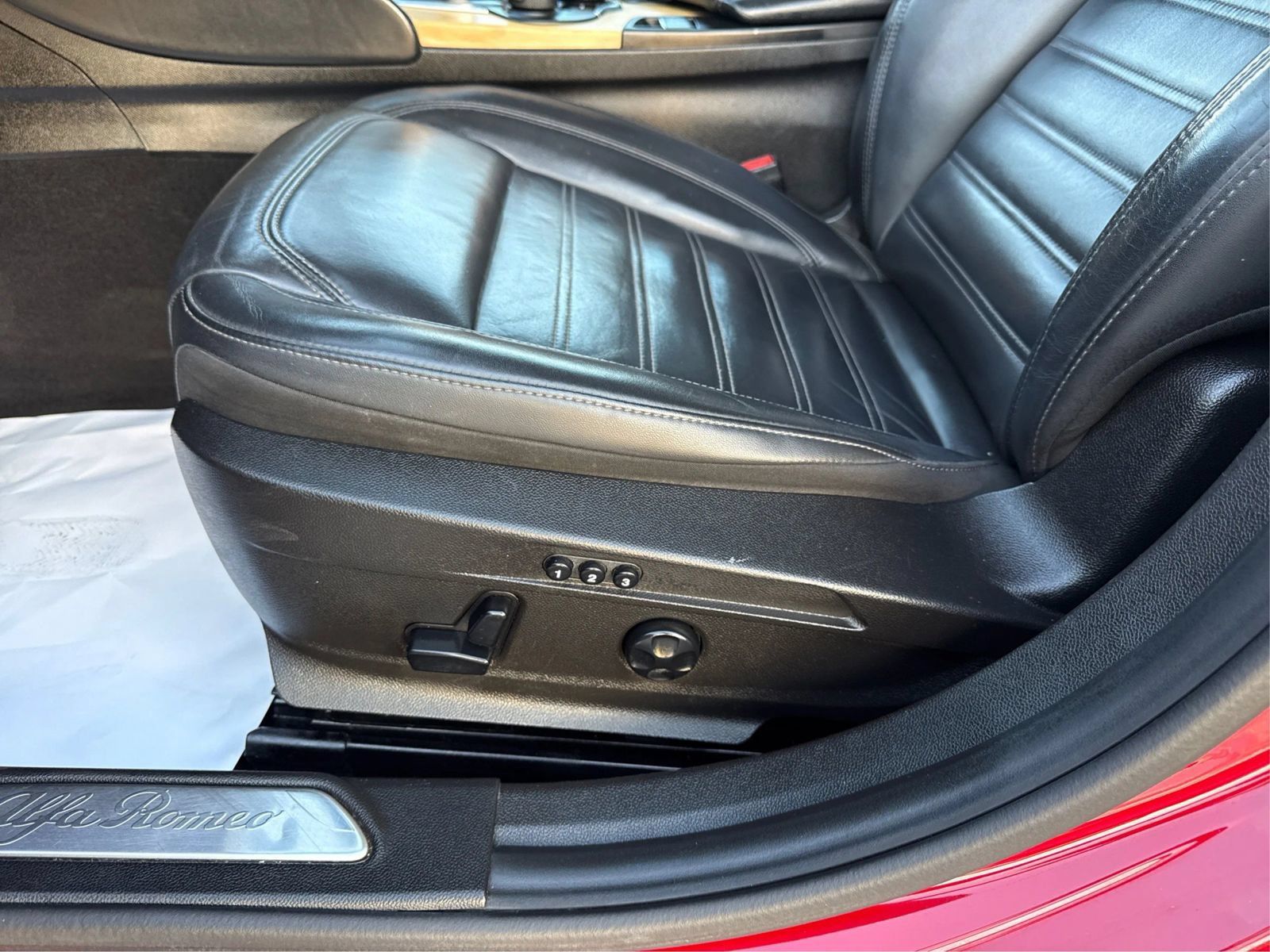 Used 2017 Alfa Romeo Giulia Ti w/ TI Lusso Light Wood Package RWD image 19