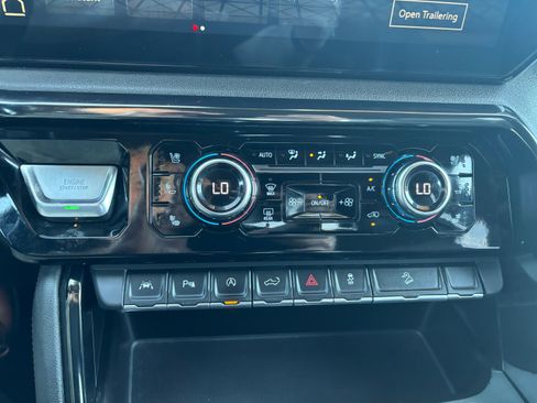 Used 2023 GMC Sierra 1500 AT4 image 15