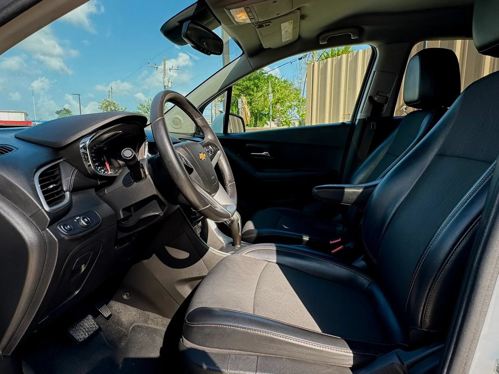 Used 2020 Chevrolet Trax LT w/ LT Convenience Package FWD image 33
