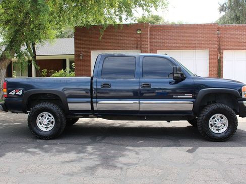 Used 2005 GMC Sierra 2500 SLE w/ Heavy-Duty Power Package AWD/4WD image 3