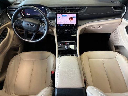 Used 2023 Jeep Grand Cherokee L Limited AWD/4WD image 3