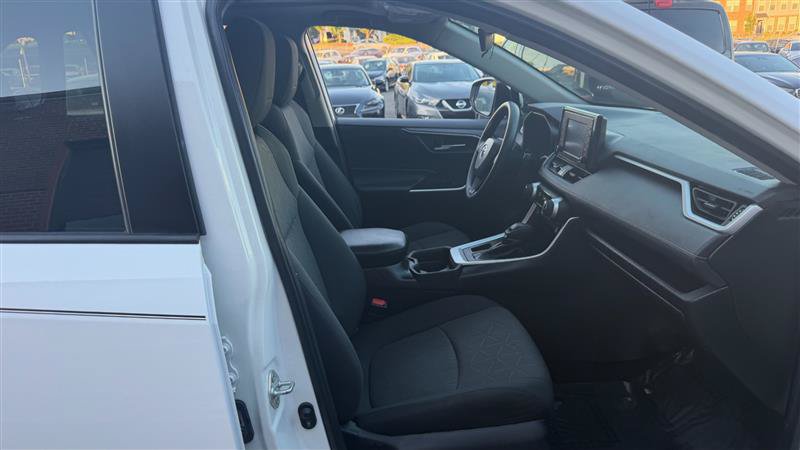 Used 2020 Toyota RAV4 XLE w/ Convenience Package FWD image 5