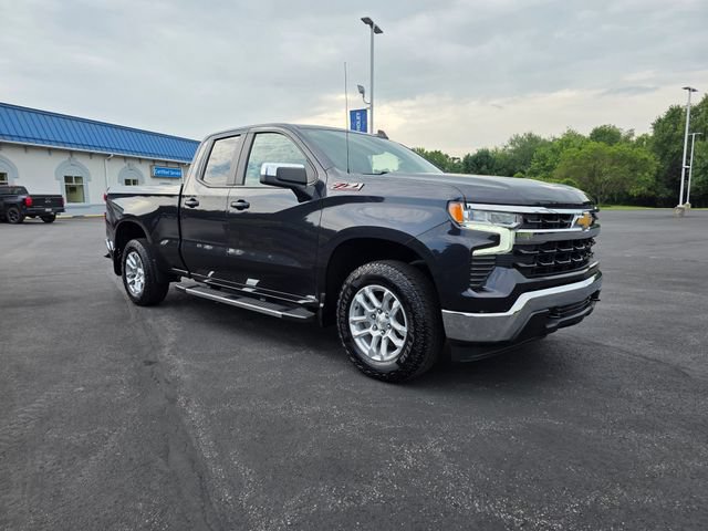 Used 2023 Chevrolet Silverado 1500 LT w/ Z71 Off-Road Package AWD/4WD image 5