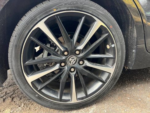 Used 2018 Toyota Camry XSE image 29