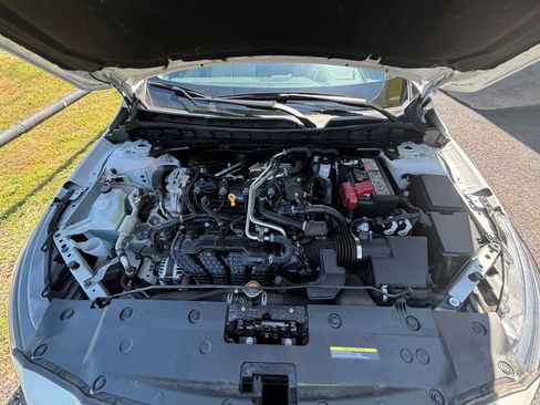 Used 2025 Nissan Altima 2.5 SV FWD image 32