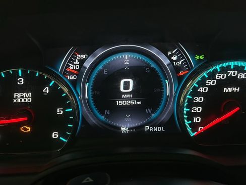Used 2017 Chevrolet Suburban Premier RWD image 4