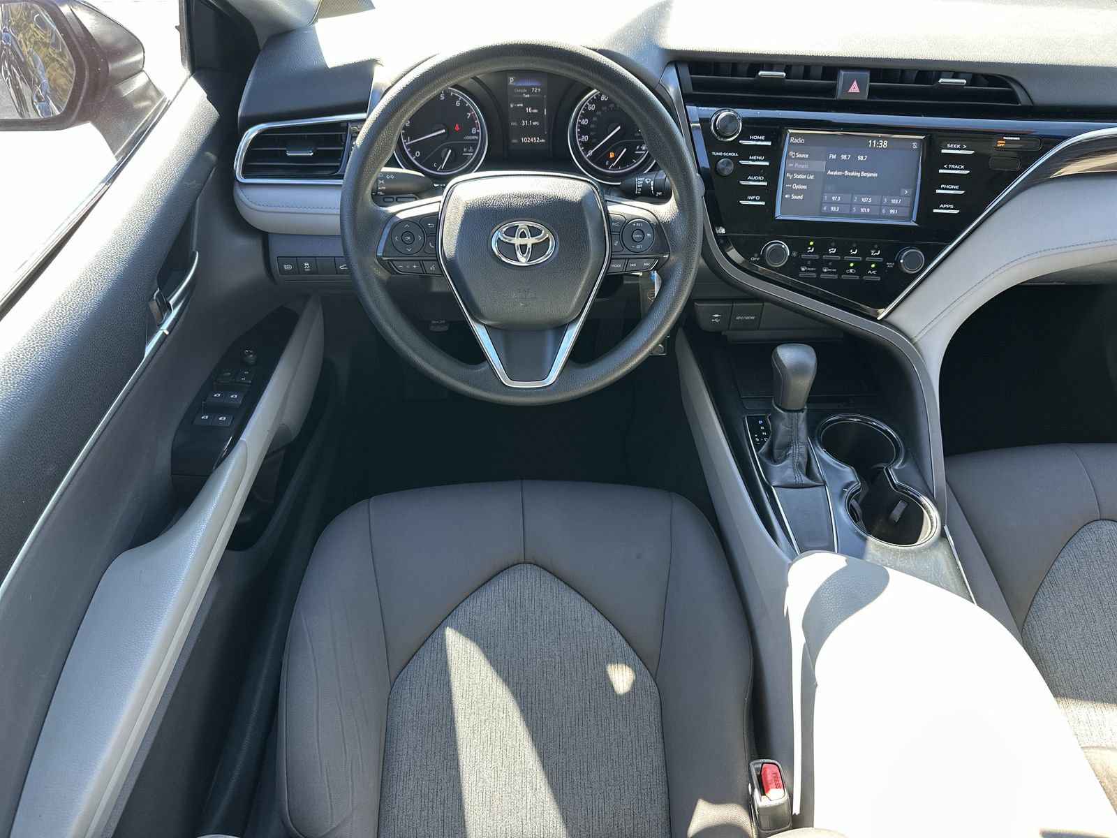 Used 2018 Toyota Camry LE FWD image 17