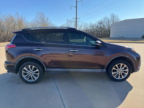 Used 2018 Toyota RAV4 Limited image 9