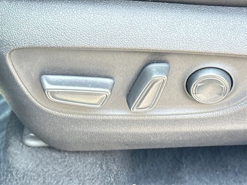 Used 2021 Toyota Highlander XLE AWD/4WD image 40