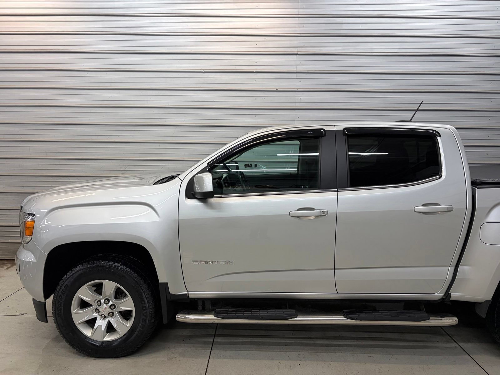 Used 2018 GMC Canyon SLE w/ SLE Convenience Package AWD/4WD image 3