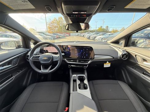 New 2026 Chevrolet Equinox EV LT w/ Midnight Package image 16
