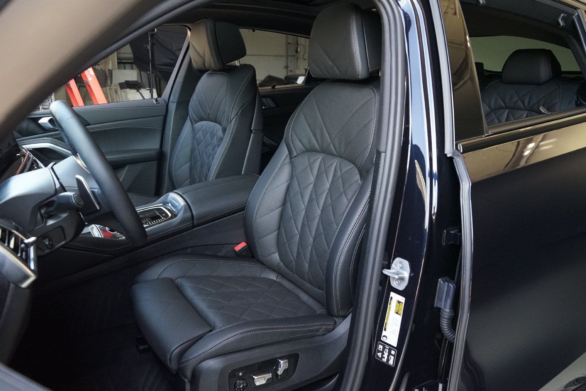 Used 2026 BMW X6 xDrive40i AWD/4WD image 3