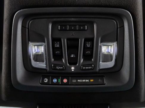 Used 2025 GMC Sierra 2500 AT4X image 28