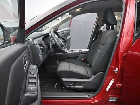 Used 2024 Nissan Rogue SV FWD image 10