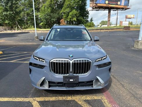 Used 2024 BMW X7 xDrive40i w/ Premium Package AWD/4WD image 3