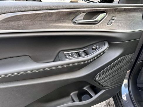 New 2025 Jeep Grand Cherokee Limited image 12