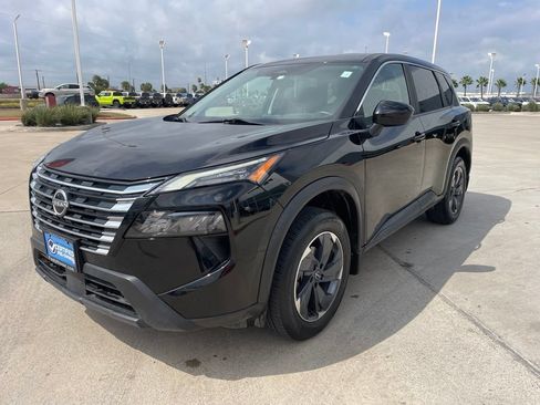 Used 2024 Nissan Rogue SV FWD image 3