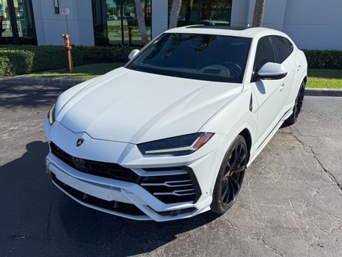 Used 2021 Lamborghini Urus image 11