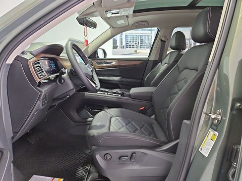 New 2026 Volkswagen Atlas SE FWD image 17
