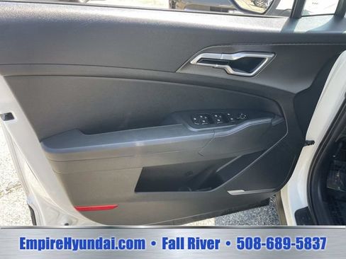 Used 2024 Kia Sportage LX FWD image 16
