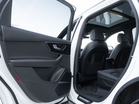 Certified 2025 Audi Q7 2.0T Premium w/ Convenience Plus Package image 29