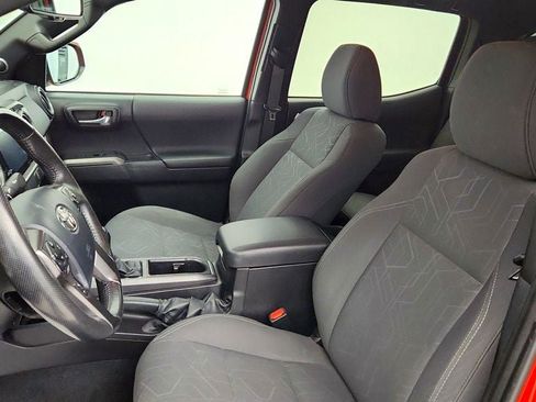 Used 2016 Toyota Tacoma TRD Sport w/ Towing Package AWD/4WD image 19