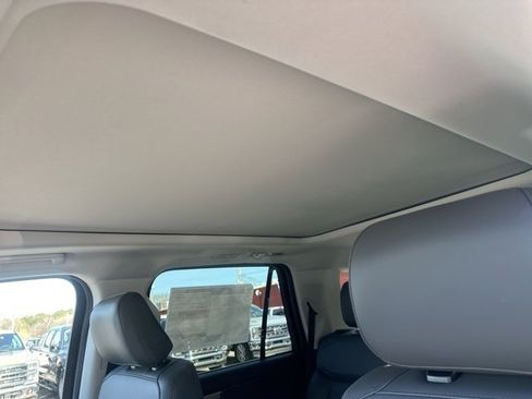 New 2025 Ford Expedition Active image 15
