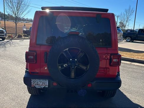 Used 2019 Jeep Wrangler Unlimited Sahara image 9