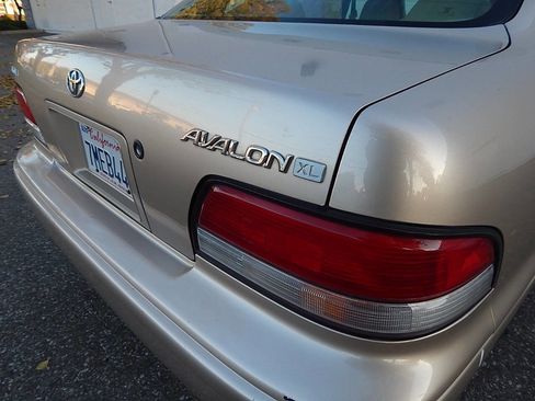 Used 1997 Toyota Avalon XL image 14