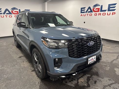 New 2026 Ford Explorer ST-Line w/ ST-Line Street Pack AWD/4WD image 2