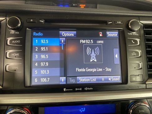 Used 2018 Toyota Highlander SE image 13