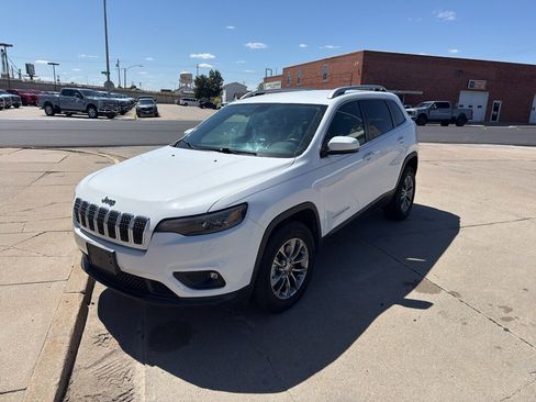 Used 2019 Jeep Cherokee Latitude Plus w/ Comfort/Convenience Group AWD/4WD image 9