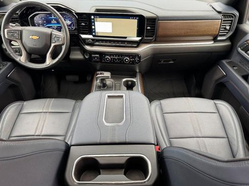 Used 2022 Chevrolet Silverado 1500 High Country w/ High Country Premium Package image 11