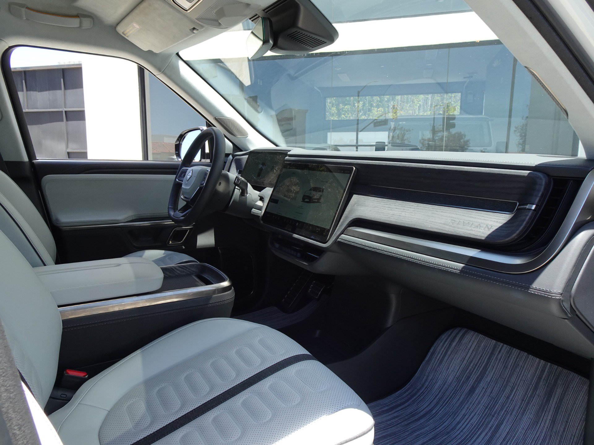 Used 2024 Rivian R1S Adventure Quad AWD/4WD image 23