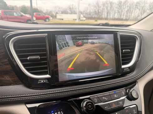Used 2024 Chrysler Pacifica Limited FWD image 21
