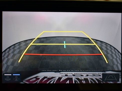 Used 2021 Toyota Sienna Limited image 28