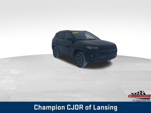 Used 2025 Jeep Compass Trailhawk image 8
