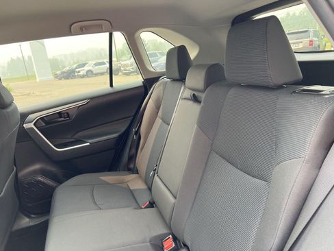 Used 2025 Toyota RAV4 LE AWD/4WD image 8