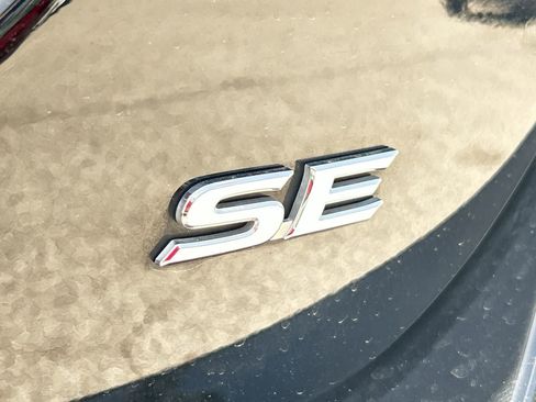 Used 2023 Toyota Camry SE FWD image 8