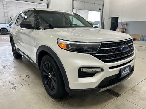 Used 2022 Ford Explorer XLT w/ Equipment Group 202A AWD/4WD image 3