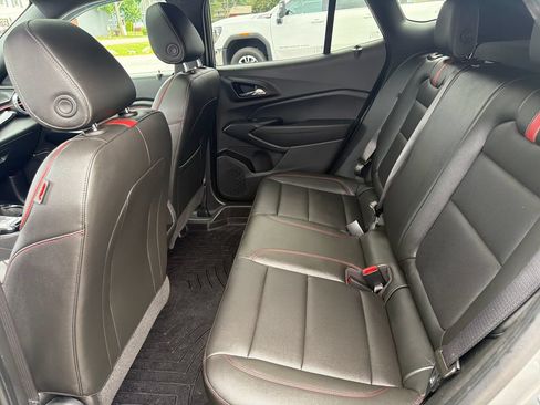 Used 2025 Chevrolet Trax RS w/ Sunroof Package FWD image 25