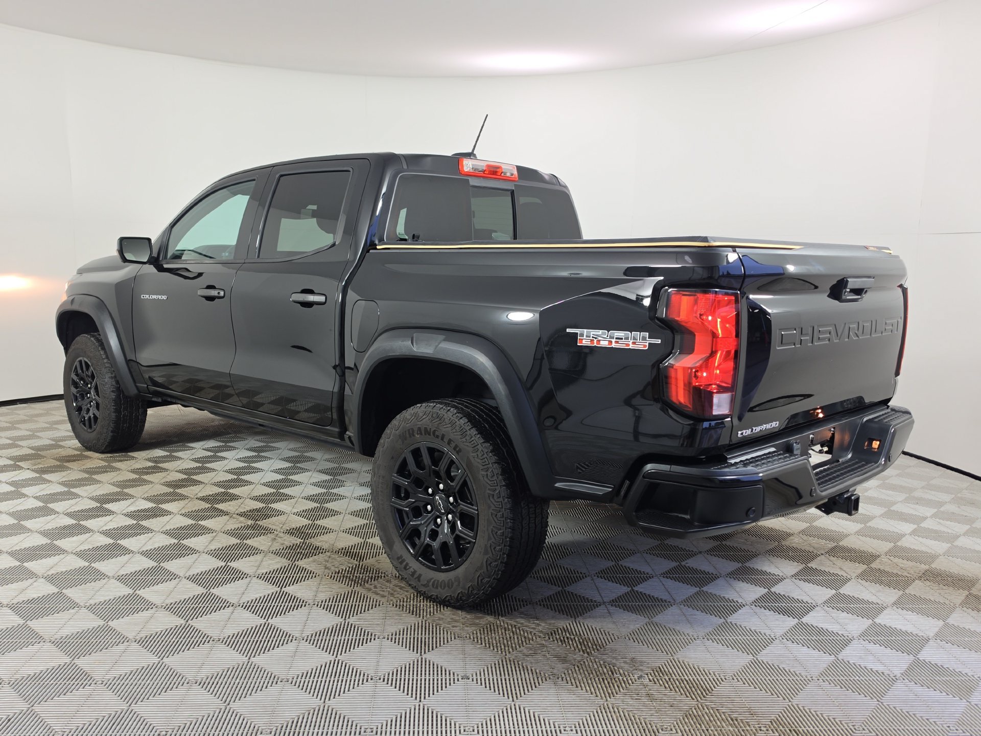 Used 2024 Chevrolet Colorado Trail Boss AWD/4WD image 5