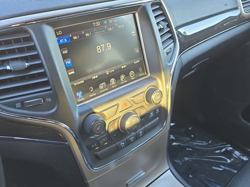 Used 2015 Jeep Grand Cherokee Overland AWD/4WD image 19