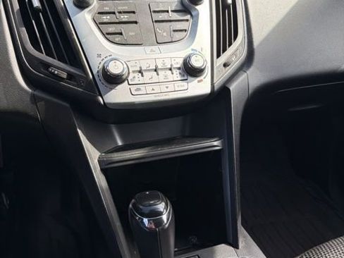 Used 2017 Chevrolet Equinox LT image 9